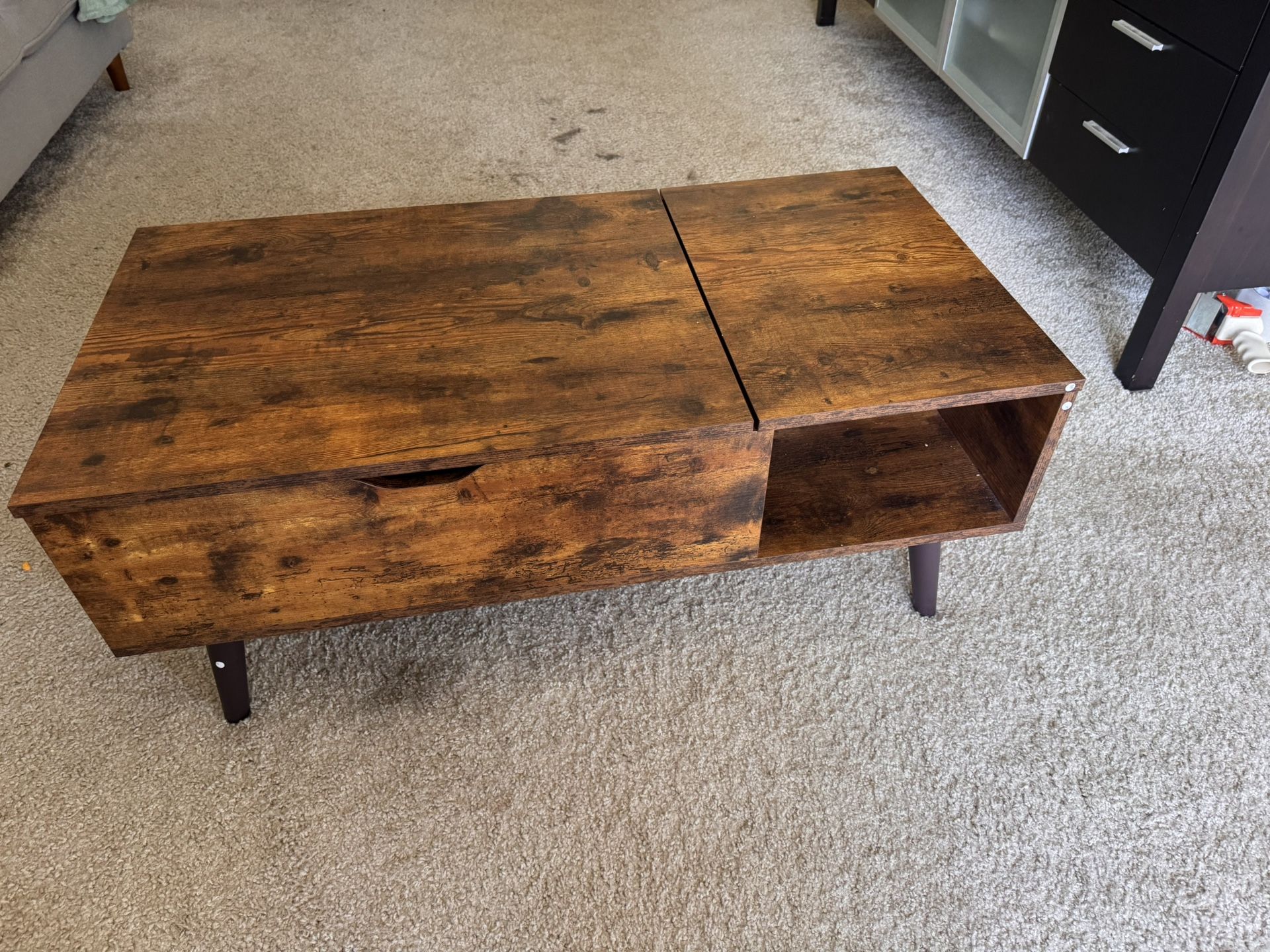 Beautiful Coffee Table bought 6 months ago - Moving Sale PICK UP ONLY