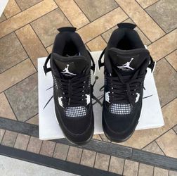 Jordan 4 “White Thunder” Size: 10