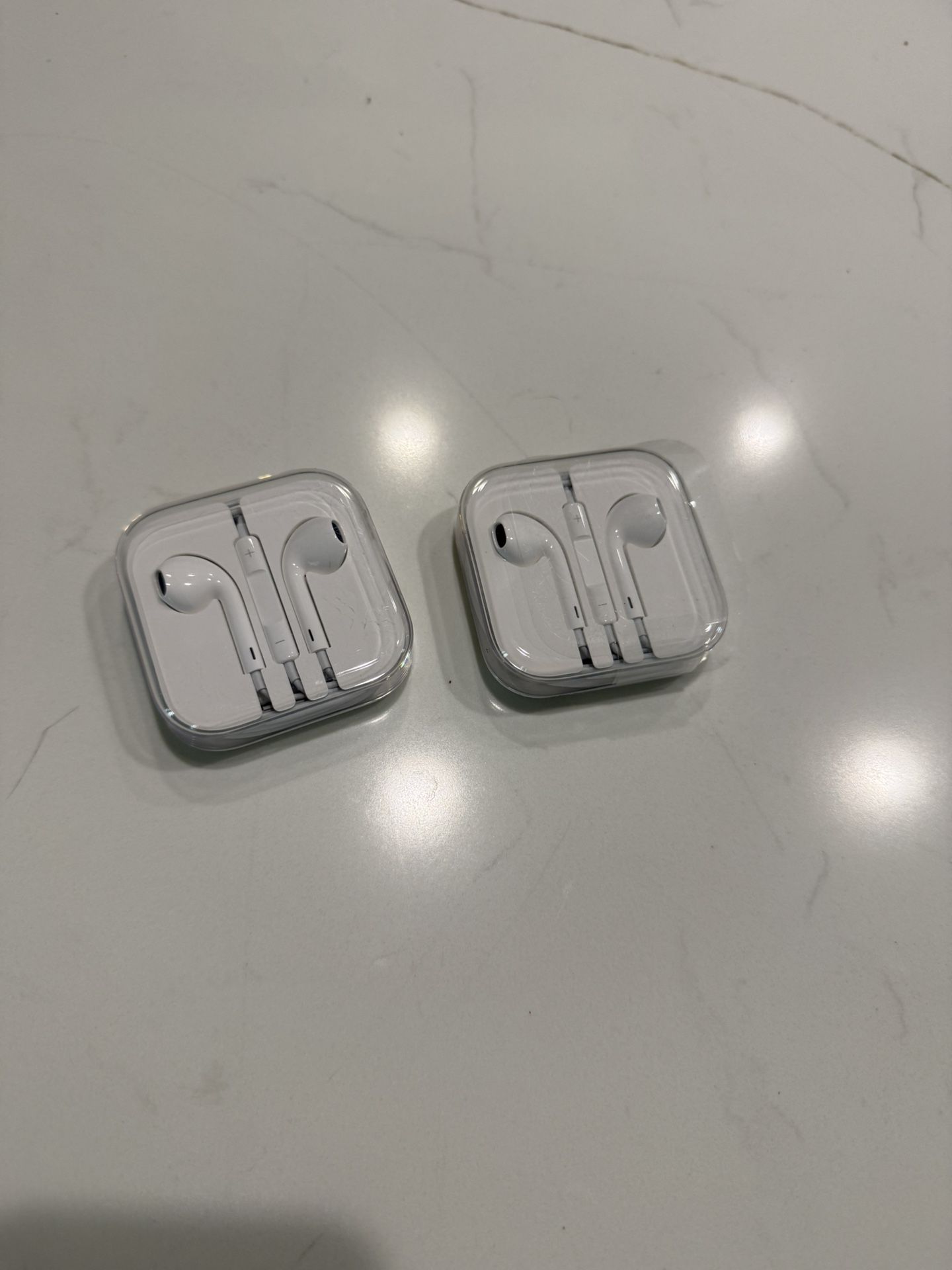 Wired Apple Earbuds