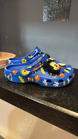 Boys Disneyland Mickey Mouse With Plushy Crocs Gently Used $40