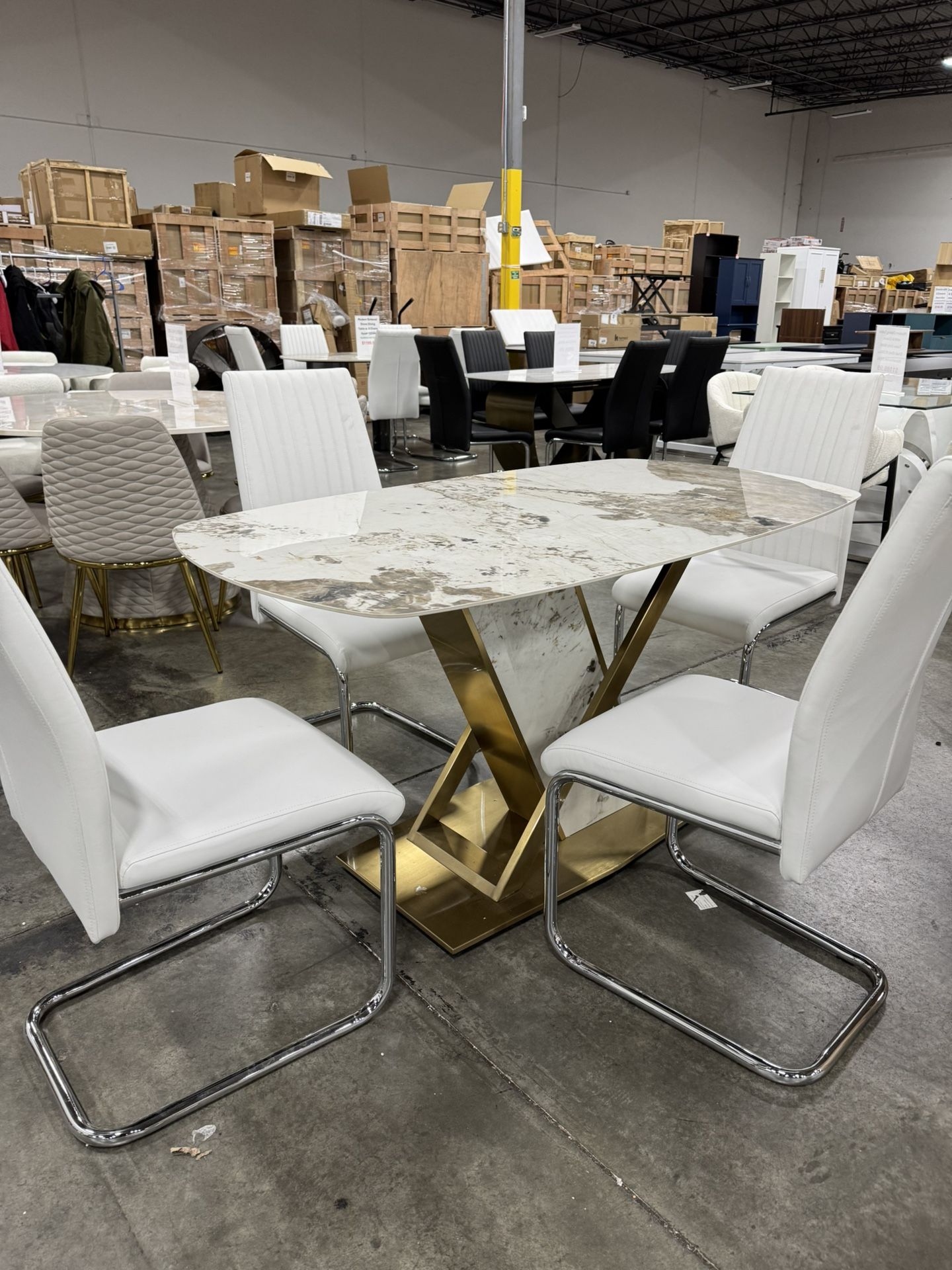 Beautiful Modern Sintered Stone Dining Table with 4 Chairs / Hermosa mesa de comedor moderna de piedra sinterizada con 4 sillas