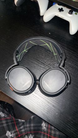 SteelSeries Arctis 9X wireless gaming headset
