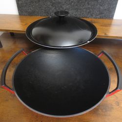 Le Creuset Cast Iron Wok 11" With Lid Lightly Used Kitchen Cookware