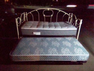 Twin size trundle bed