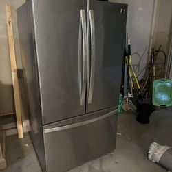 Great Condition Kenmore 26.1 Cubic Fr Refrigerator 