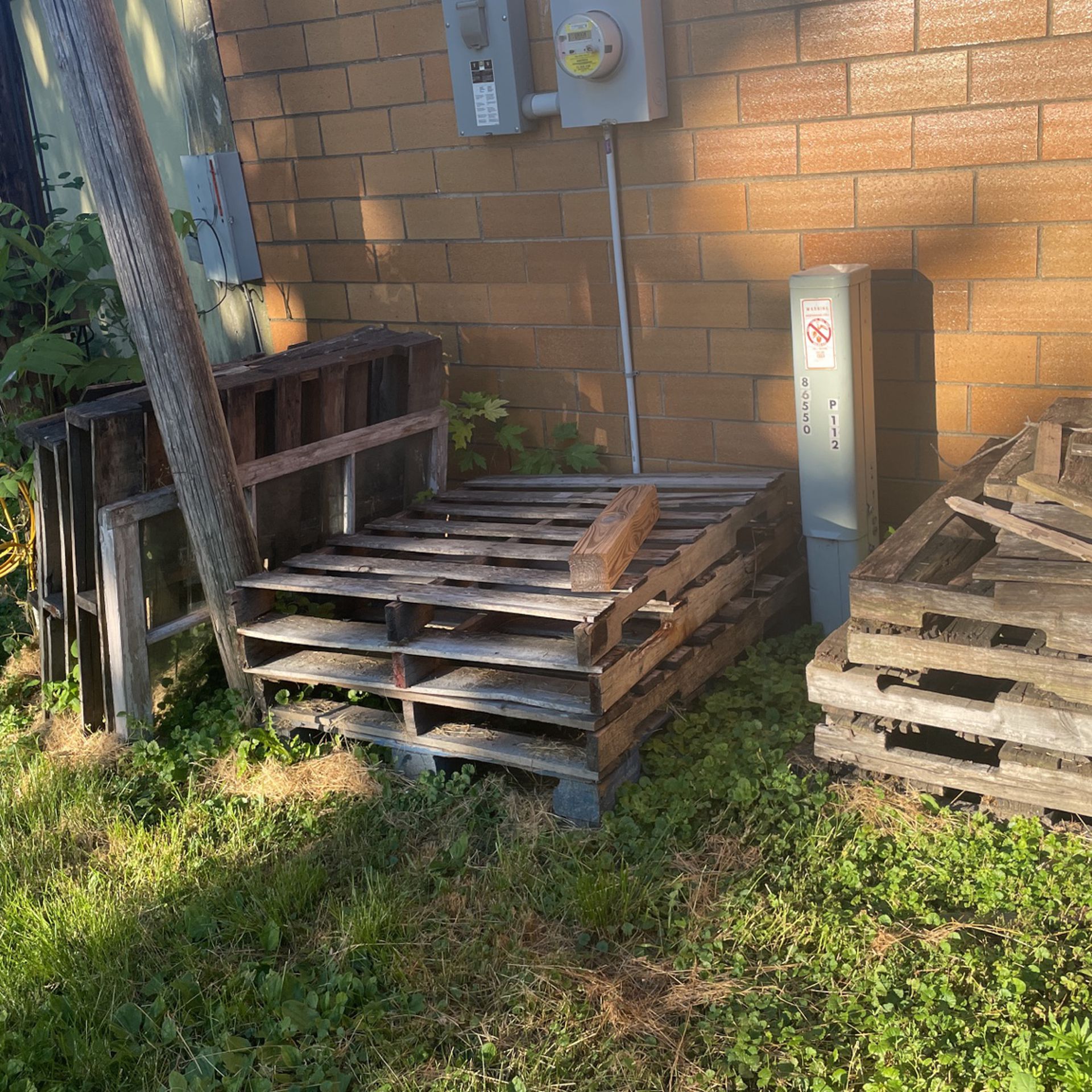 Free FRee FREe FREE Pallets!!! Stop By And Take It! 