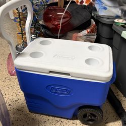Igloo Blue white Wheelie Wheel Cooler