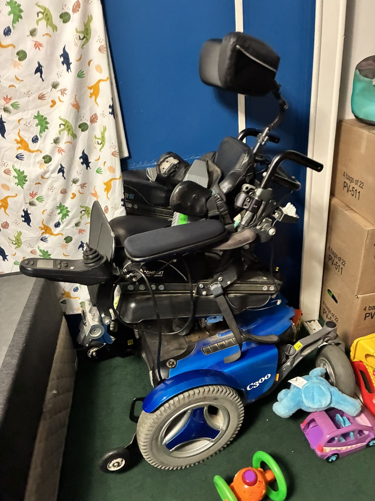 $$$ best offer takes it no low balls -(needs battery or charger or something replaced not charged working right now, but it was when we last used it/p