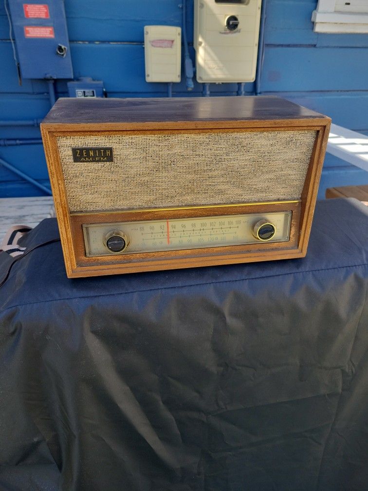 Vintage Tube Radio