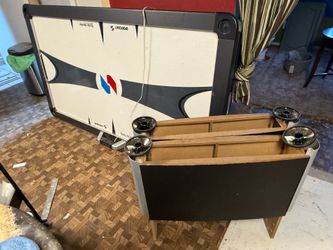 Air hockey table