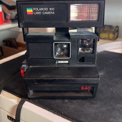 Polaroid 600 Camera With Flash Tested And Working 