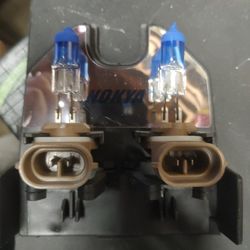 881 Lightbulbsfor Many Car Applications