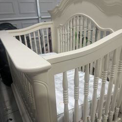 Beautiful Heavy Duty Crib With Free Mirror 