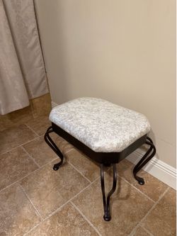 Vanity chair