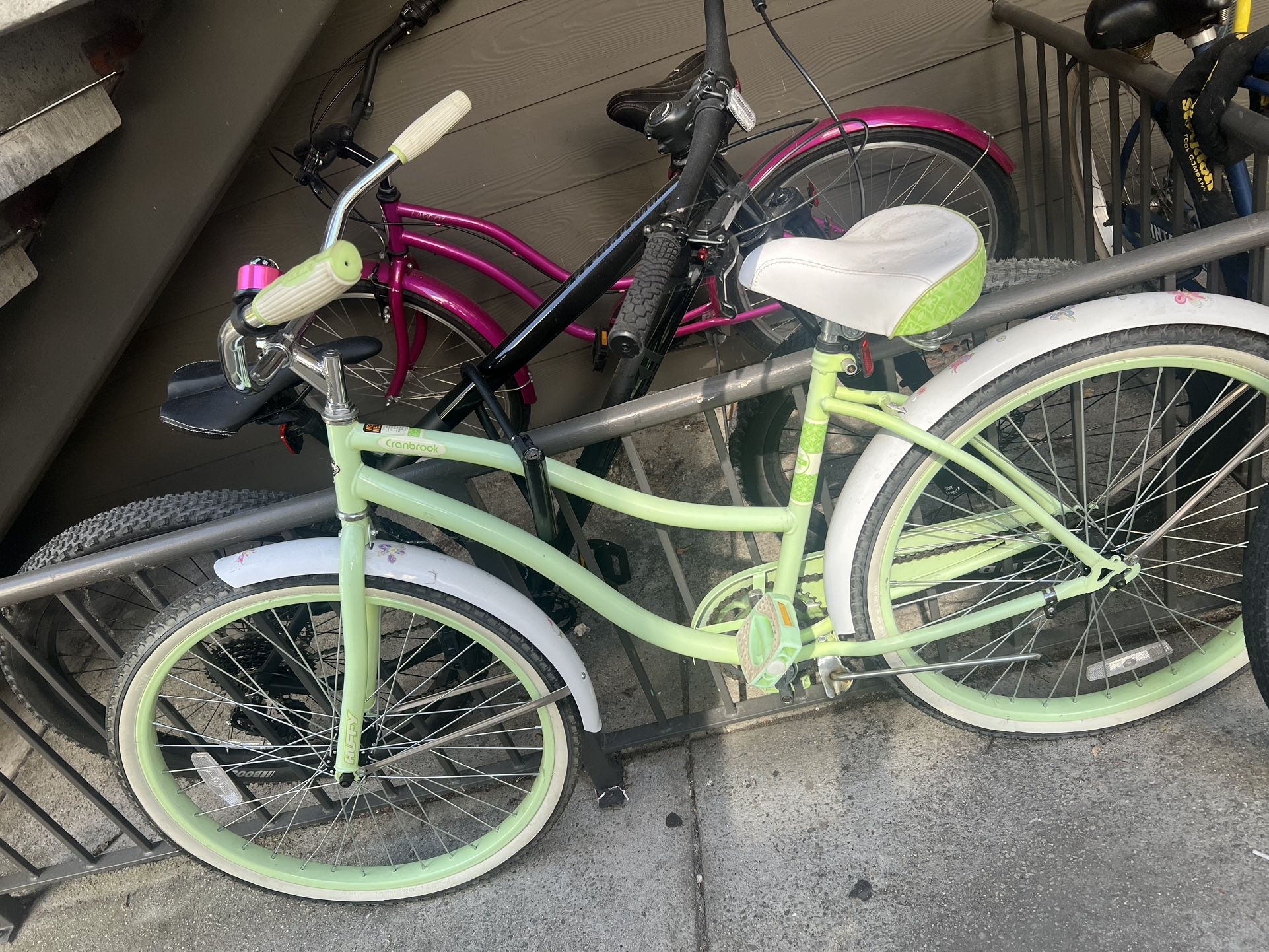 Green cruiser bike