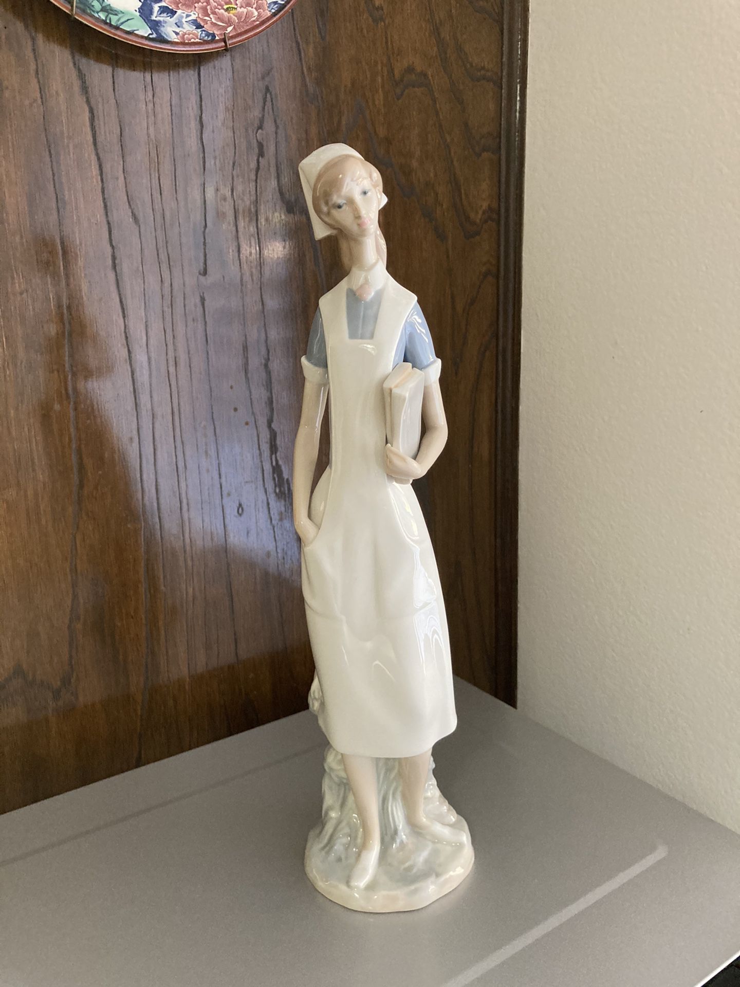 Lladro 4603 Nurse Italian Handmade Figurine