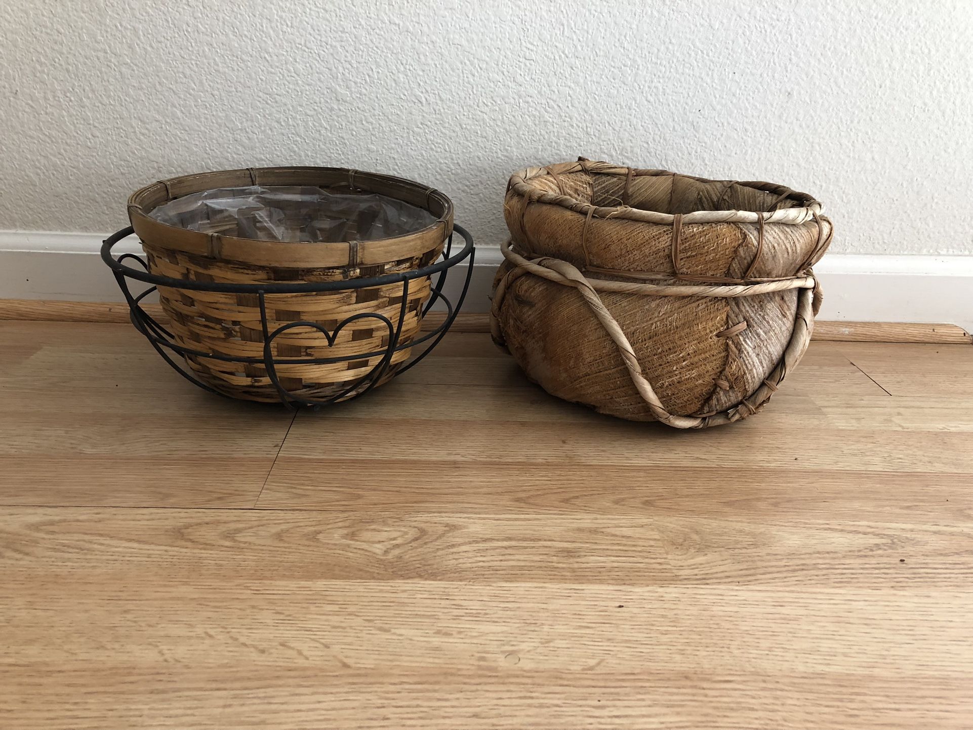 2 Plant Pot Holders