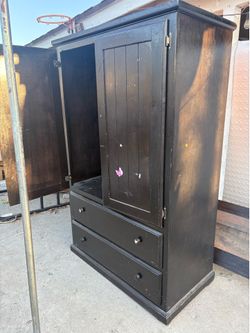 Free Armoires & wardrobes