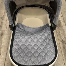 Uppababy Bassinet with mattress