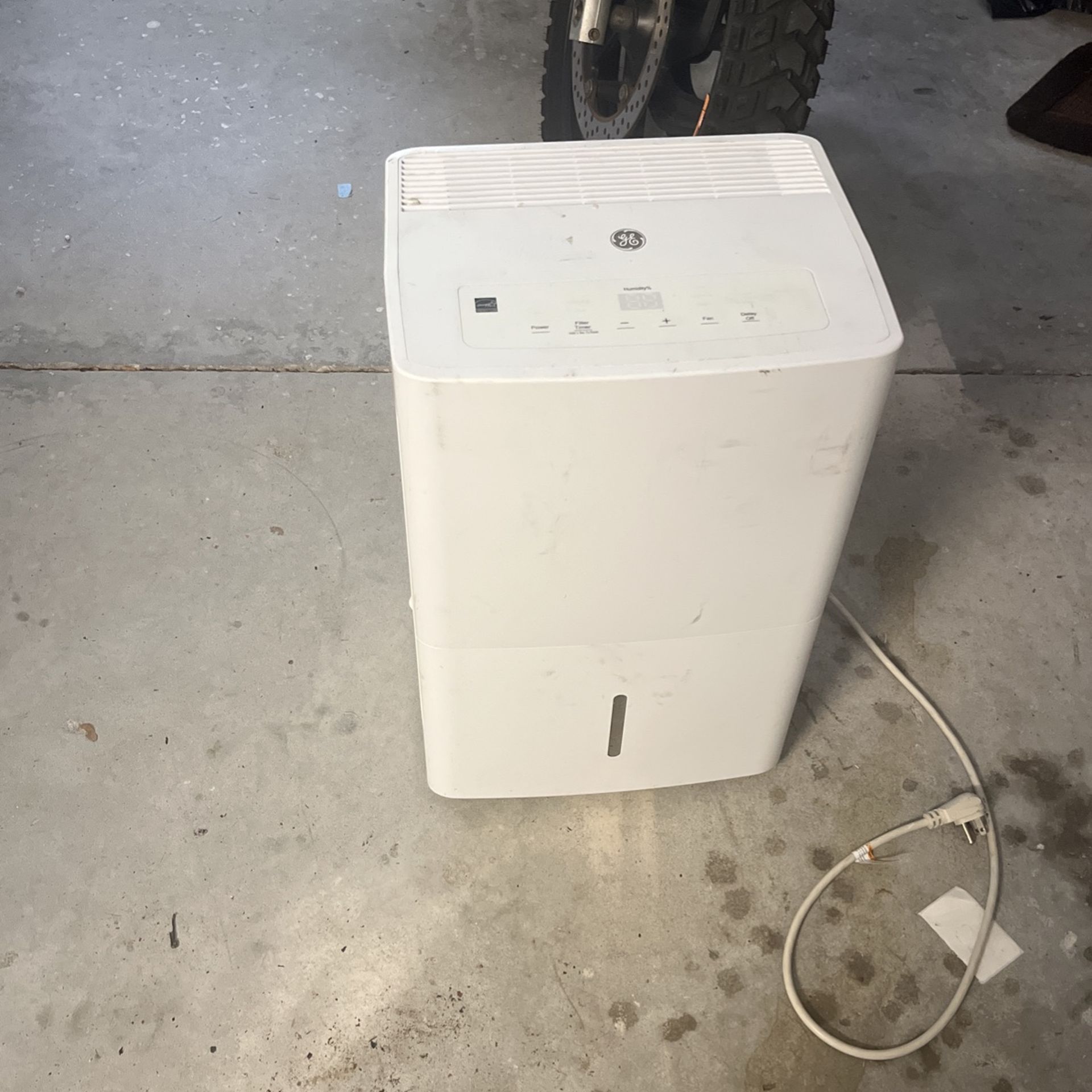 GE Dehumidifier Good Cond