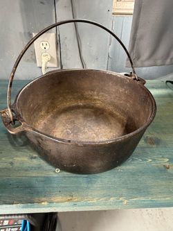 Vintage Wagner Ware cast iron pot
