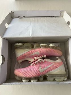 Nike Air VaporMax Flyknit Sneakers Pink 5.5 women