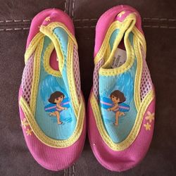 New Dora the explorer girls shoes size 7-8  No tags