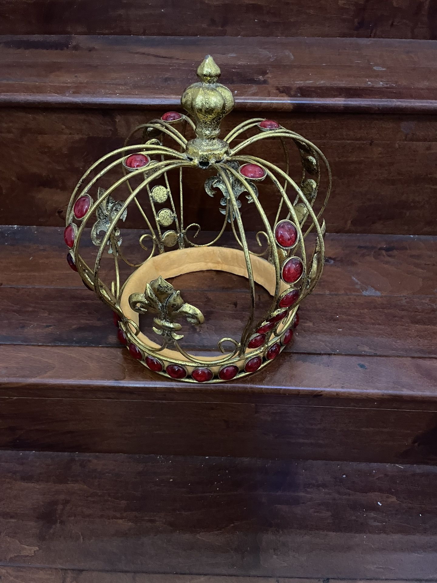 Vintage Gold Metal Crown Decor with Red Acrylic Gems Fleur-de-Lis Royal Display 11”