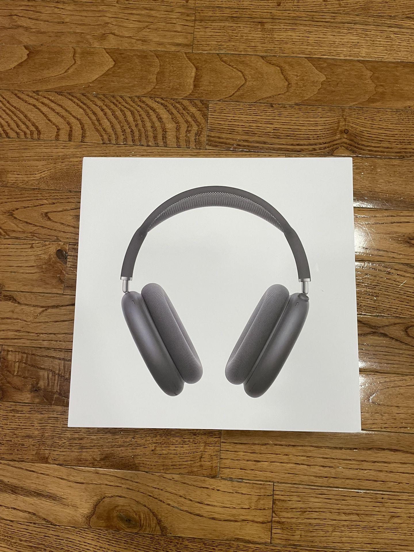 “Midnight” AirPod Maxes