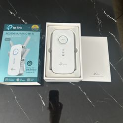 TP-Link WiFi Range Extender  AC2600 WiFi Extender(RE650)