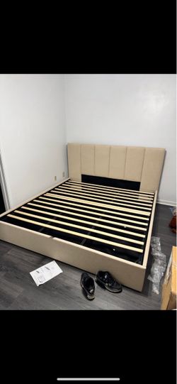 King Coletti Hydraulic Lift Up Storage Upholstered Platform Bed