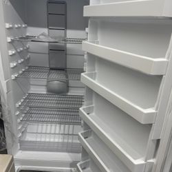 Whirlpool 17.7-cu ft Frost-free Upright Freezer (White