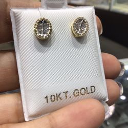 10k Gold Diamond Baguette Earrings With Round Diamond ..💎💎💎