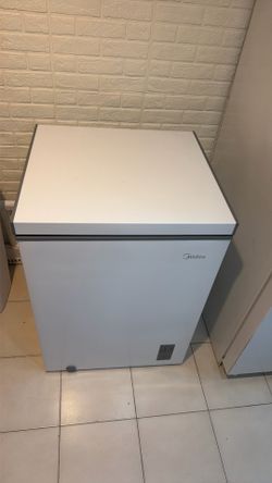 Midea 3.5 Cu. Ft. Convertible Chest Freezer Refrigerator White