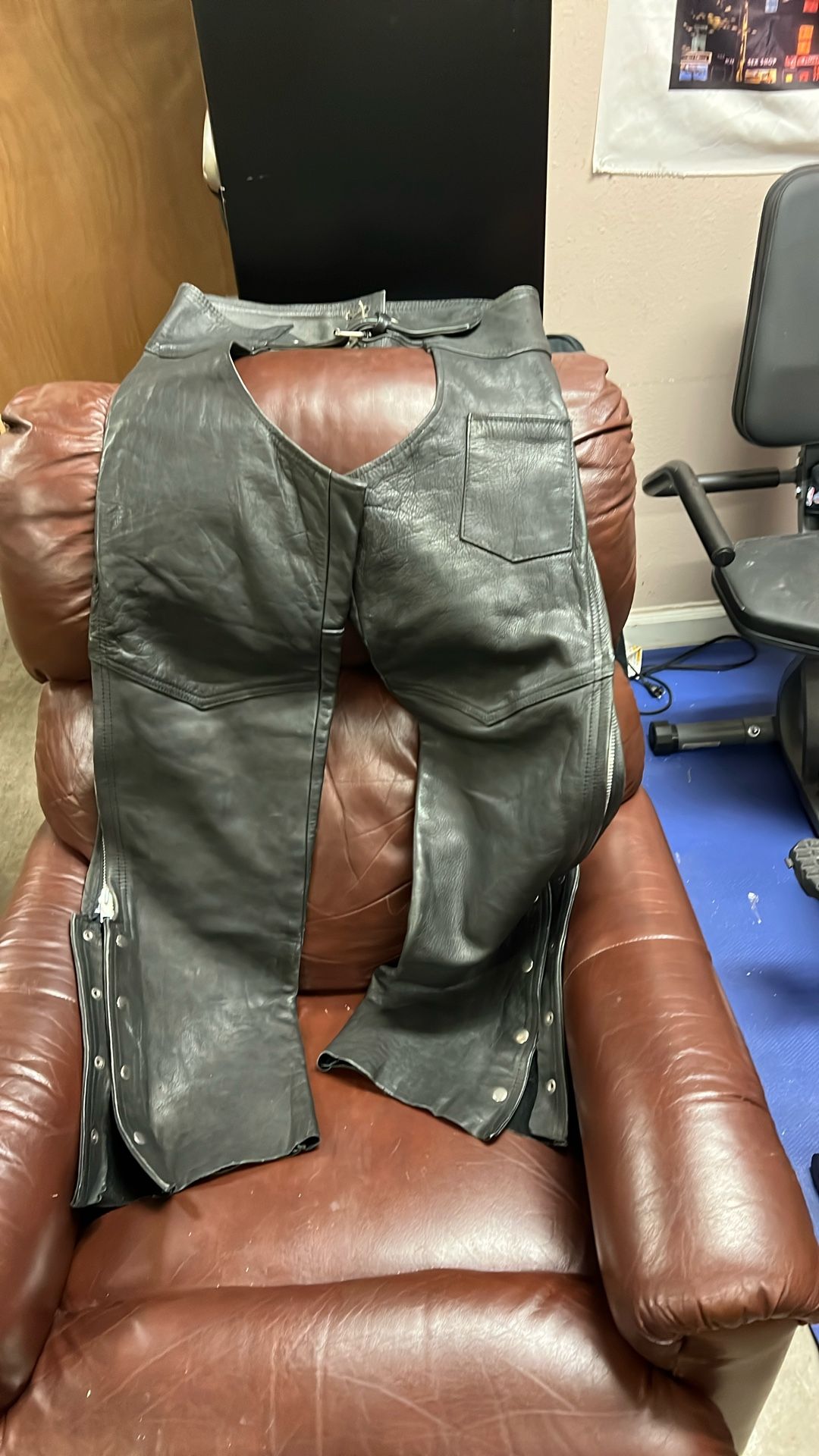 ROUTE 66 Black Leather Chaps, Size M