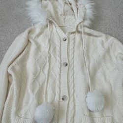 New Sweater Beige Size Large Retail Value $48 + Tax