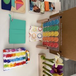 Lovevery The helper Play Kit