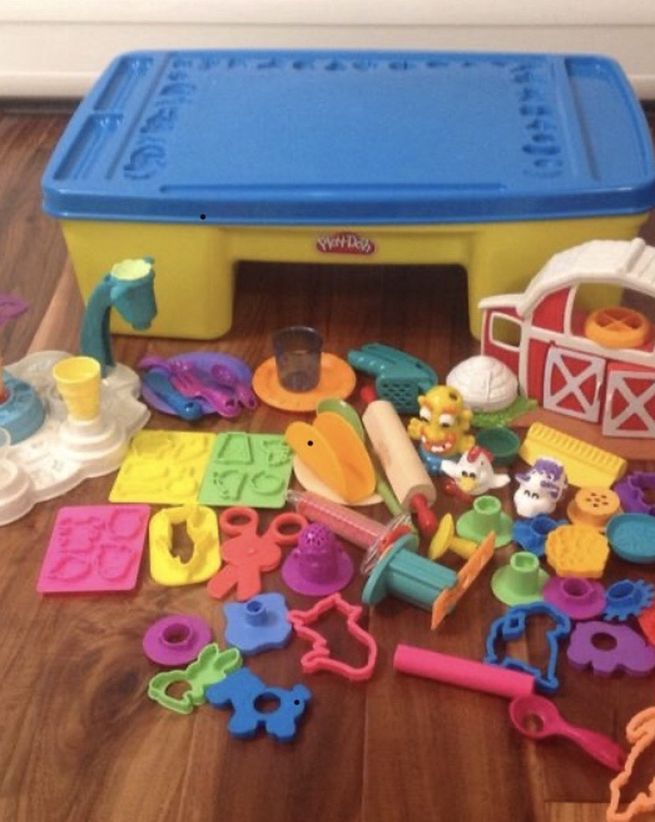 Play-doh Table/storage Plus Accessories