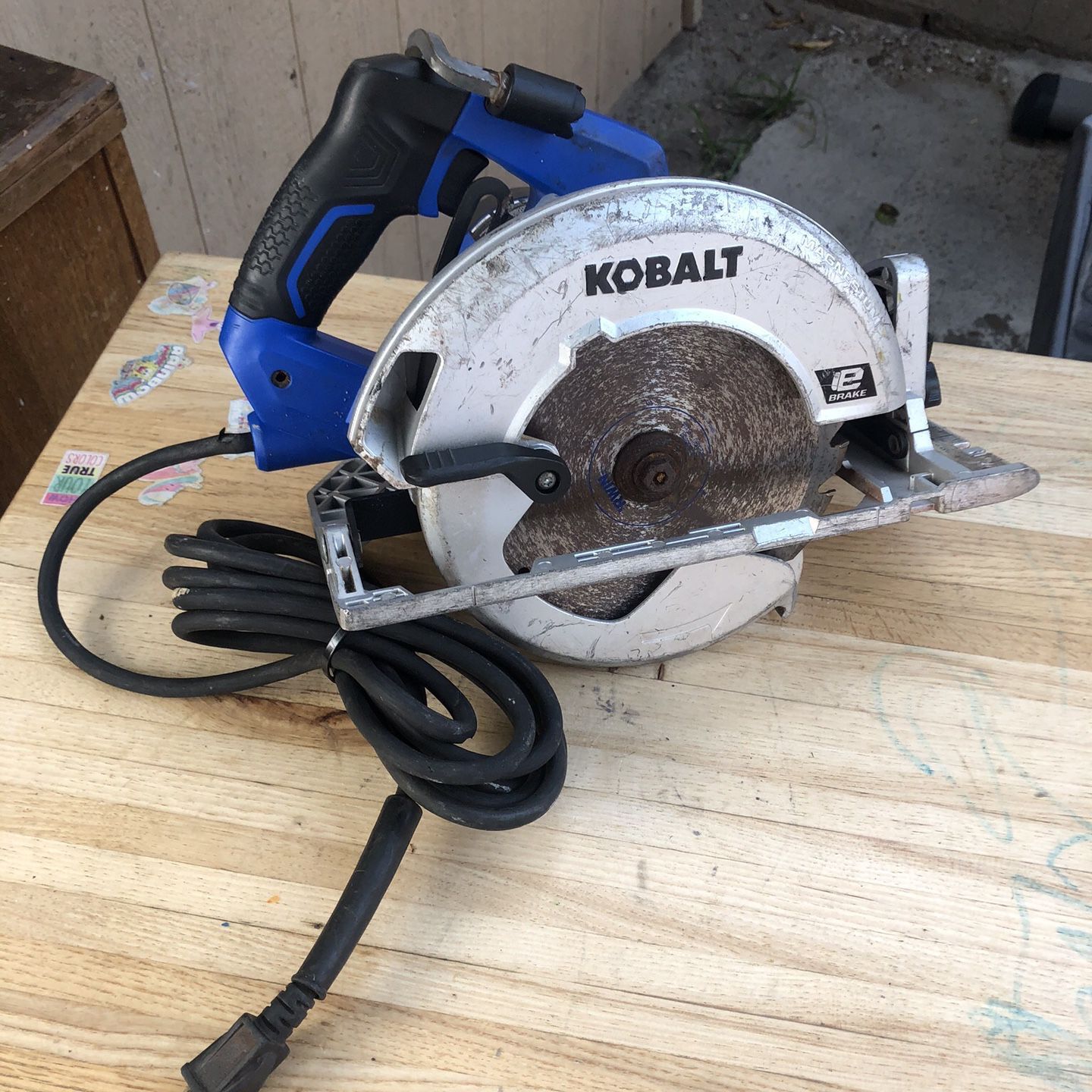 Kobalt 15-Amp 7-1/4-in Corded Circular Saw with Brake and Magnesium Shoe  for Sale in South Gate, CA OfferUp