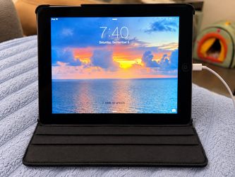 Apple iPad 4th Gen 16GB + Rotating Case + Screen Protector