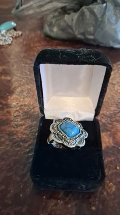 Spread ring, will fit any woman