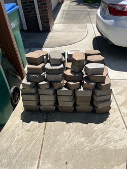 8" Retaining Wall Blocks/Bricks
