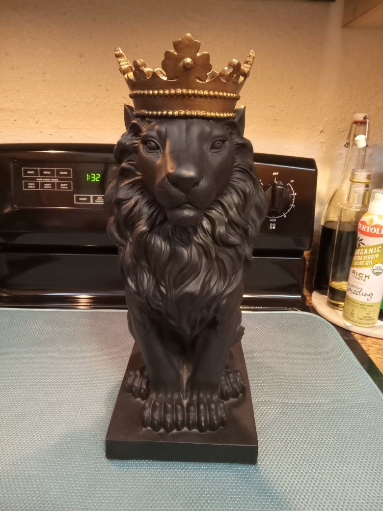 King Lion  Statue