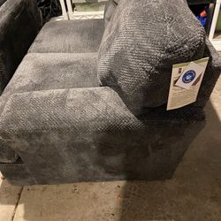 MAKE ME AN OFFER! Almost New Catnapper Loveseat and Chaise