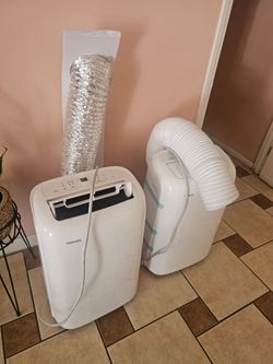 AIR CONDITIONER PORTABLE TOUCH SCREEN TOSHIBA LIKE NEW 6000 BTU FOR ROOM 260 SQ FT,3IN1 COMES WITH EXHAUST TUBE AND WINDOW COVER FOR ANY QUESTION TEXT