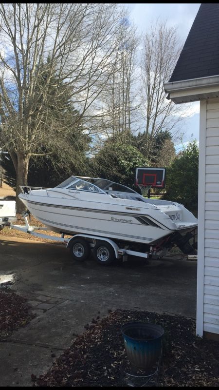 1992 Thompson Carrera 2200 , cabin cruiser. 4.3L V-6 Mercruiser engine.