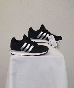 adidas Run 60s 3.0 Women's Sneakers - Brand New with Tags (No Box) zise 6