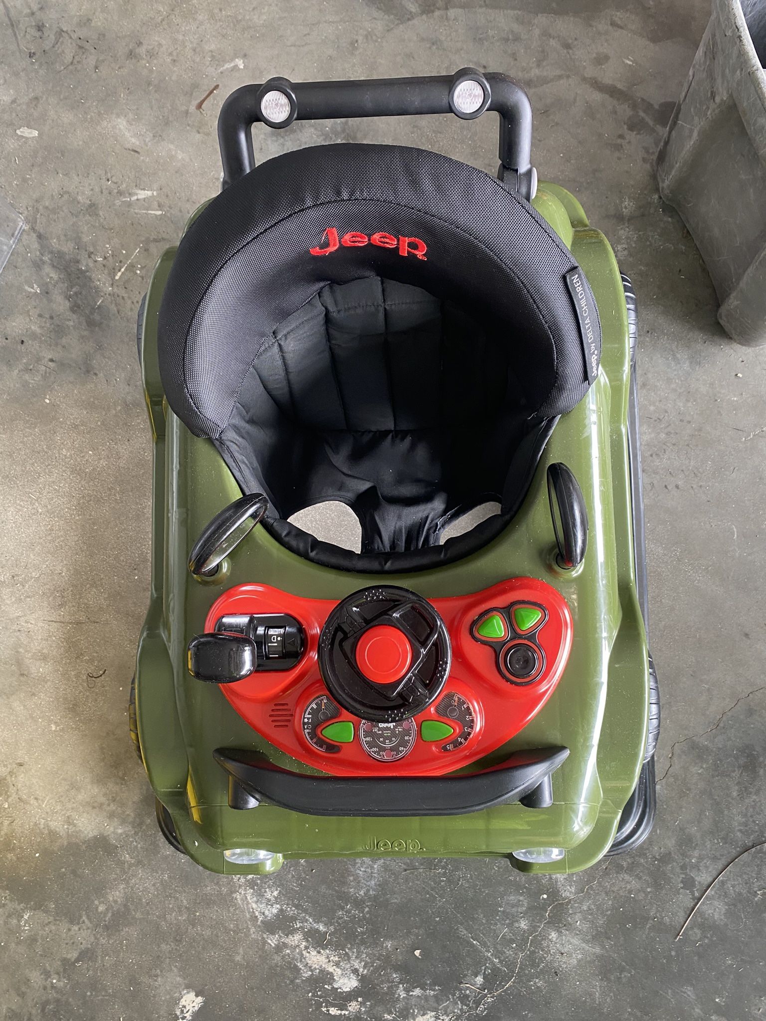 4) Jeep Classic Wrangler 3-in-1 Grow With Me Activity Walker