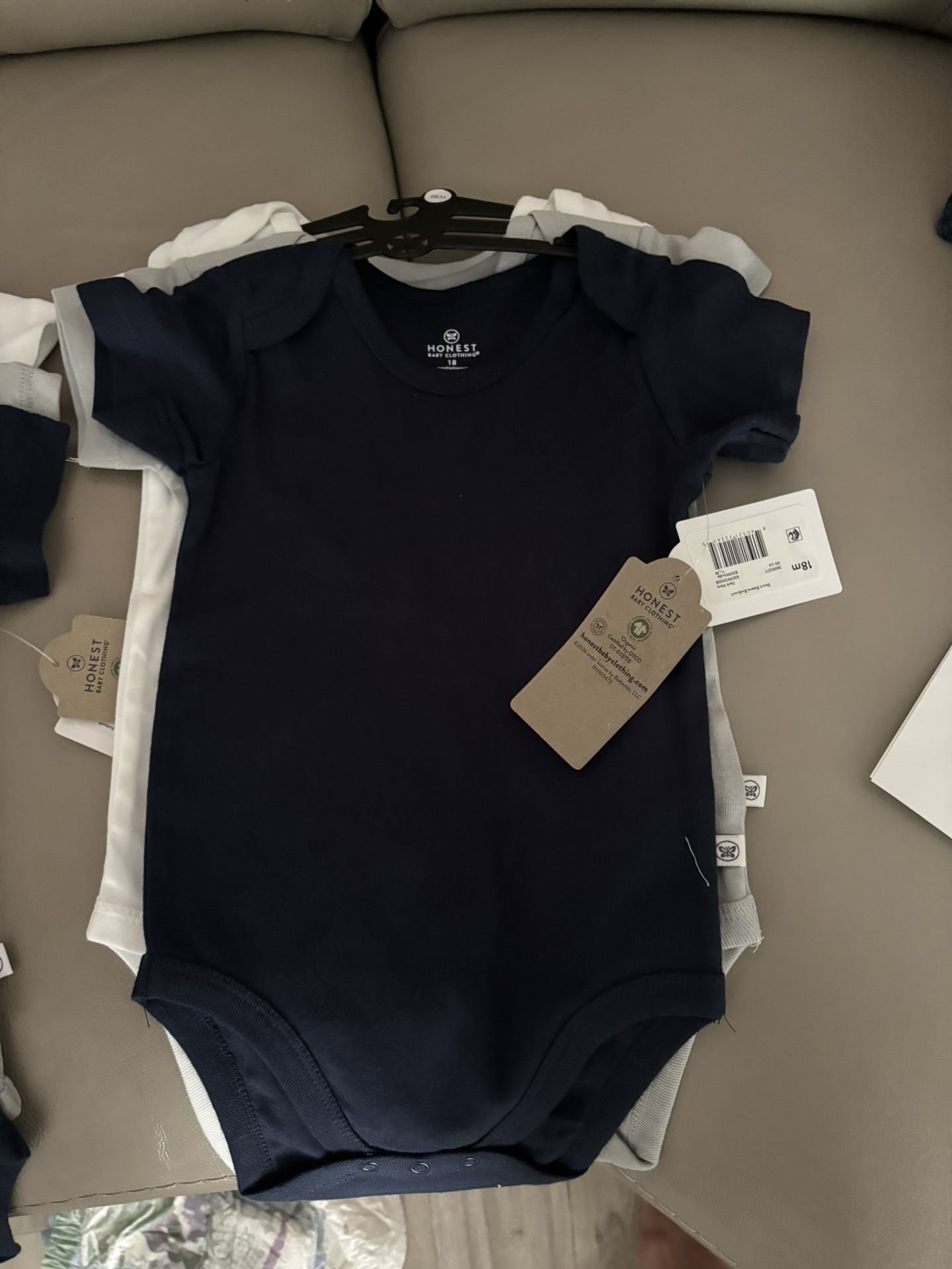 BRAND NEW HONEST ORGANIC ONESIES 