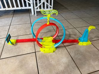 Hot wheels track